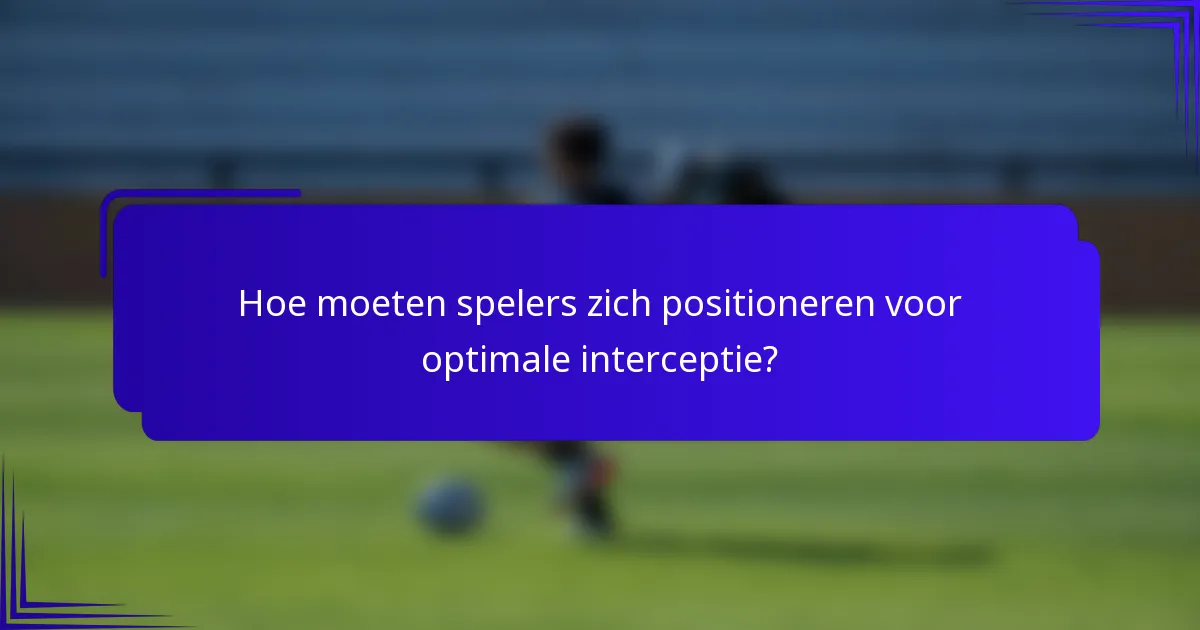 Hoe moeten spelers zich positioneren voor optimale interceptie?